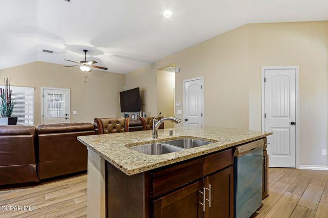 13736 Garforth Avenue, Horizon City, TX 79928