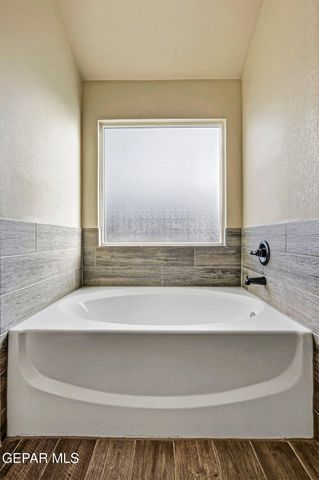 13736 Garforth Avenue, Horizon City, TX 79928