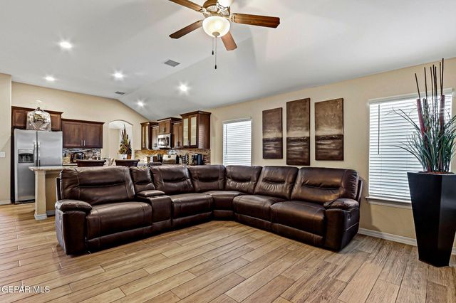 13736 Garforth Avenue, Horizon City, TX 79928