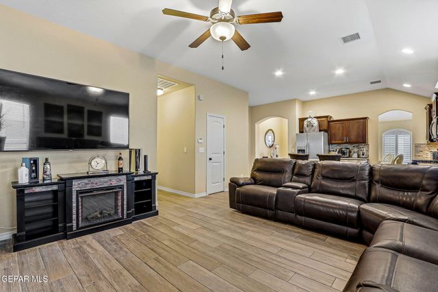 13736 Garforth Avenue, Horizon City, TX 79928