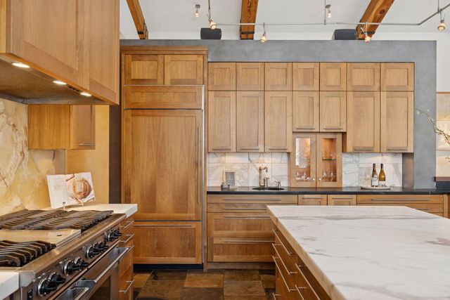 20545 Linden Road, Deephaven, MN 55331