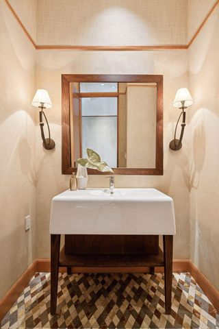 20545 Linden Road, Deephaven, MN 55331