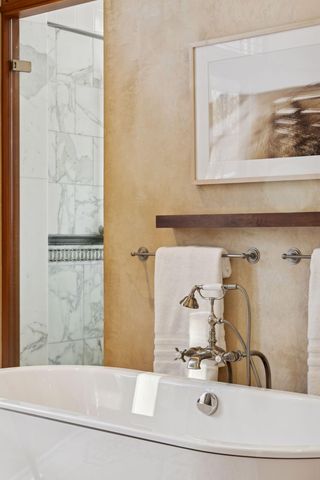 20545 Linden Road, Deephaven, MN 55331