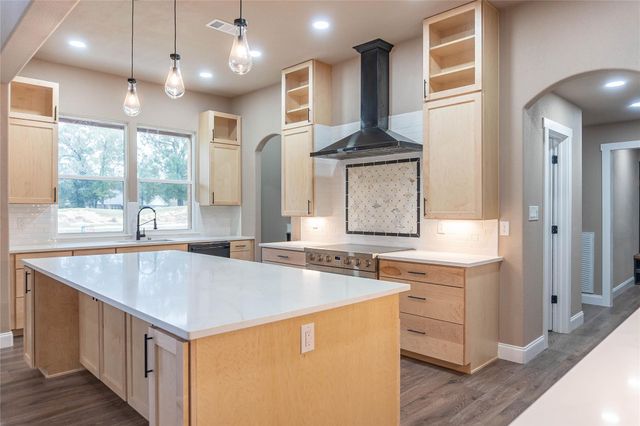 124 Hickory, Village Mills, TX 77663