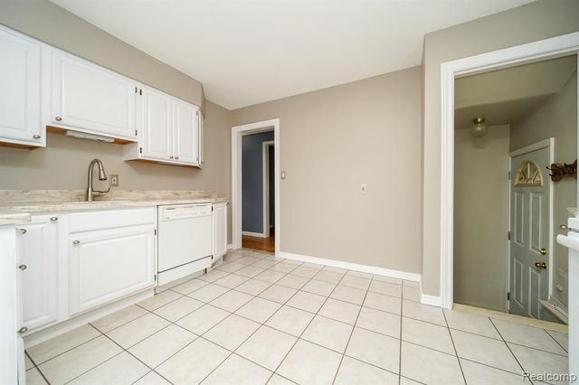 3015 N Vermont Avenue, Royal Oak, MI 48073