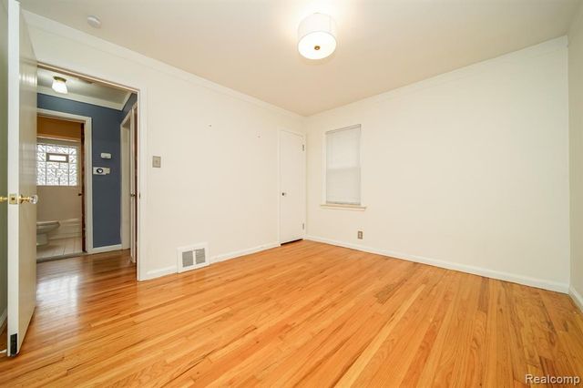 3015 N Vermont Avenue, Royal Oak, MI 48073