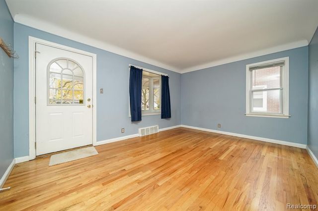 3015 N Vermont Avenue, Royal Oak, MI 48073