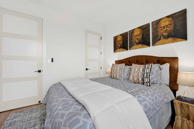 5630 N Broadway Street 4W, Chicago, IL 60660