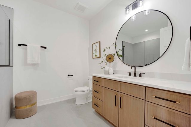 5630 N Broadway Street 4W, Chicago, IL 60660