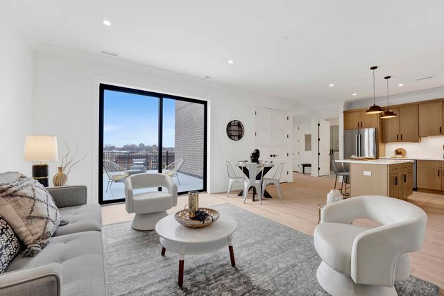 5630 N Broadway Street 4W, Chicago, IL 60660