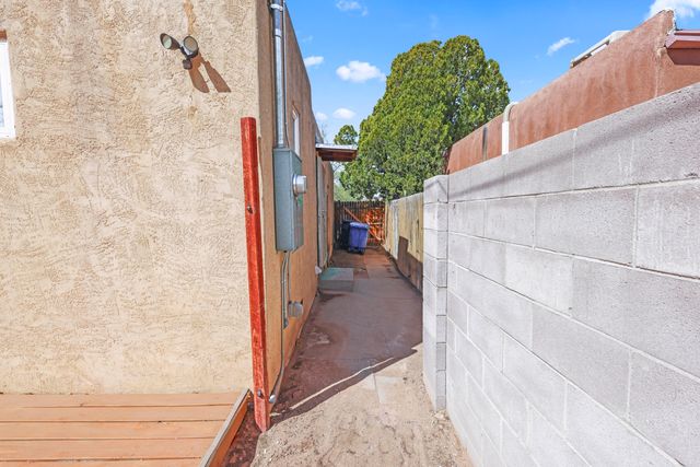 1224 Vassar Drive NE, Albuquerque, NM 87106