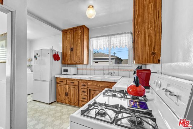 7751 Ensign Avenue, Sun Valley (los Angeles), CA 91352