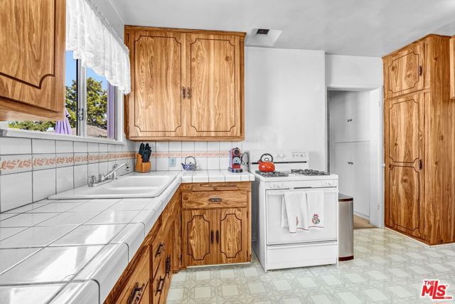 7751 Ensign Avenue, Sun Valley (los Angeles), CA 91352