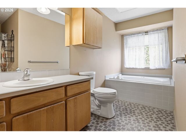 24601 Sw MOUNTAIN Rd, West Linn, OR 97068