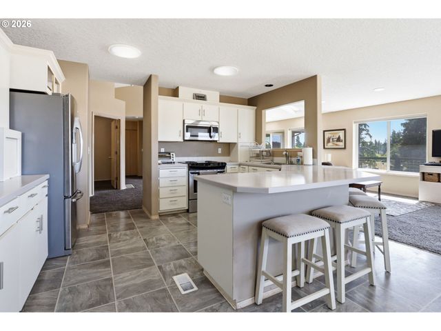 24601 Sw MOUNTAIN Rd, West Linn, OR 97068