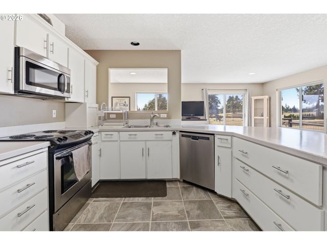 24601 Sw MOUNTAIN Rd, West Linn, OR 97068