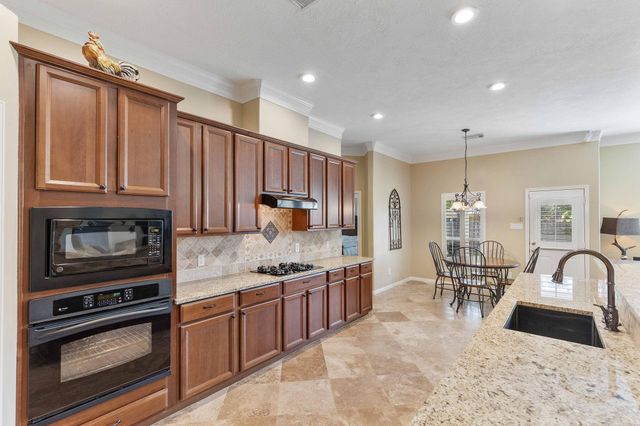 7 Tartan Court, Conroe, TX 77301