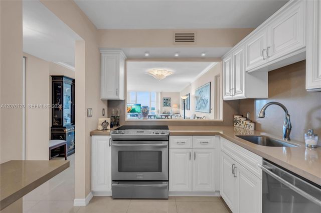 20335 W Country Club Drive 2409, Aventura, FL 33180