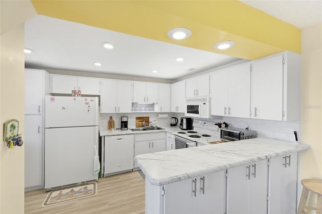 5400 34TH STREET W 7B, Bradenton, FL 34210