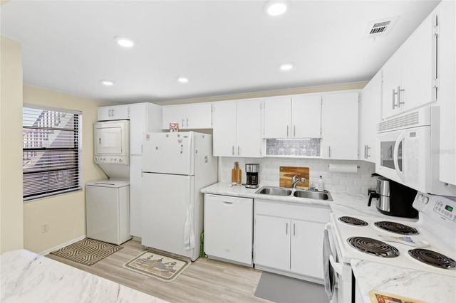 5400 34TH STREET W 7B, Bradenton, FL 34210