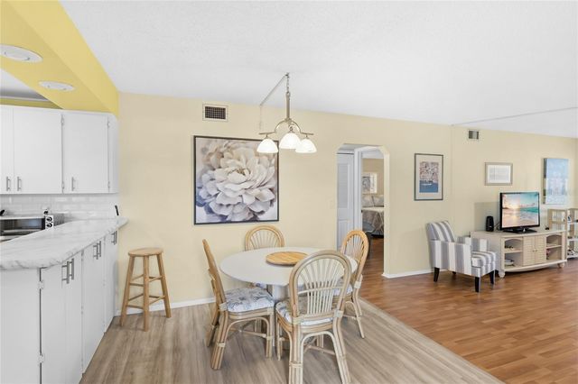 5400 34TH STREET W 7B, Bradenton, FL 34210