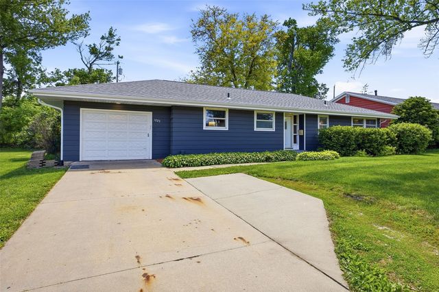 1225 29th Street NE, Cedar Rapids, IA 52402