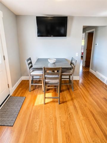 5 Lawrence Drive, East Providence, RI 02914
