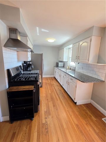 5 Lawrence Drive, East Providence, RI 02914