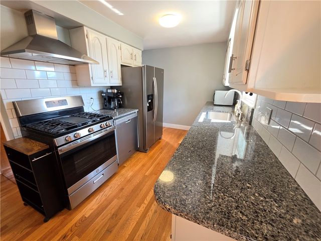 5 Lawrence Drive, East Providence, RI 02914