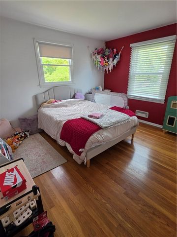 5 Lawrence Drive, East Providence, RI 02914