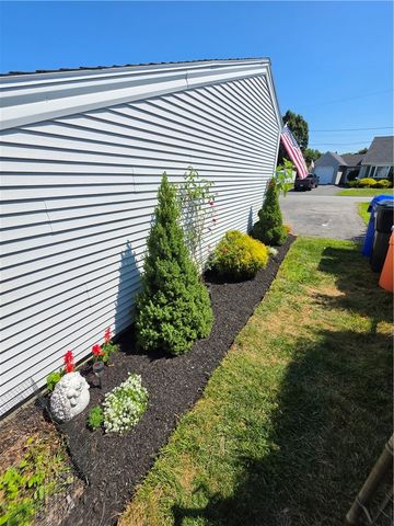 5 Lawrence Drive, East Providence, RI 02914