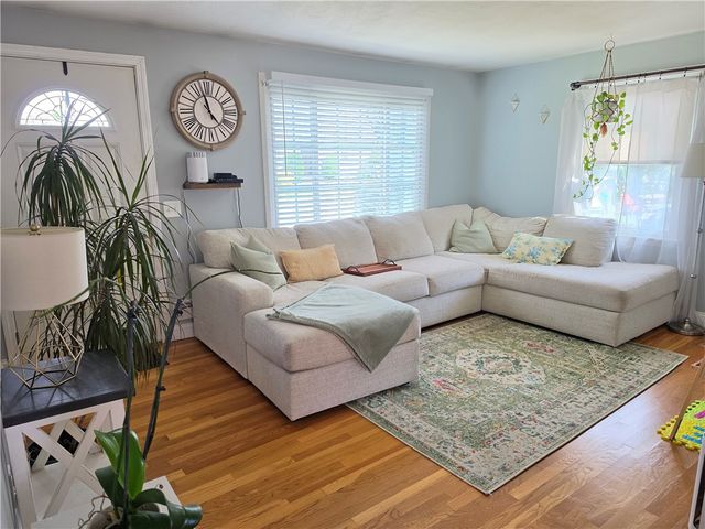 5 Lawrence Drive, East Providence, RI 02914