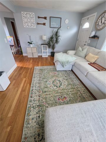 5 Lawrence Drive, East Providence, RI 02914