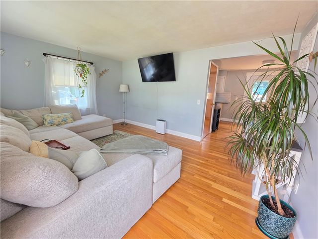 5 Lawrence Drive, East Providence, RI 02914