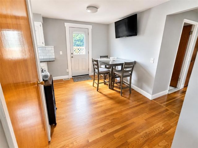 5 Lawrence Drive, East Providence, RI 02914
