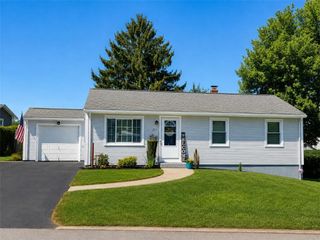 5 Lawrence Drive, East Providence, RI 02914