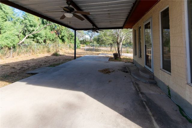 3867 Highway 59, George West, TX 78022