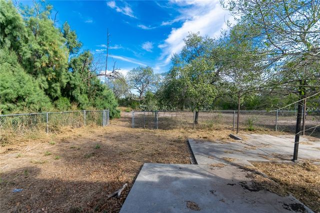 3867 Highway 59, George West, TX 78022