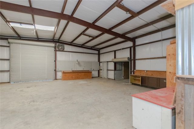 3867 Highway 59, George West, TX 78022
