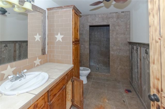 3867 Highway 59, George West, TX 78022