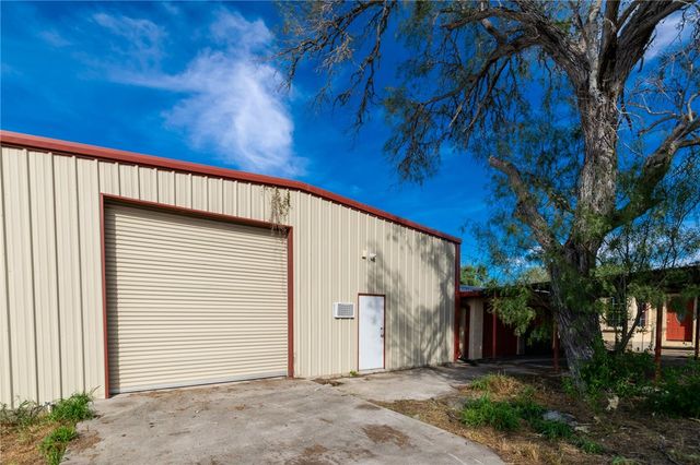 3867 Highway 59, George West, TX 78022