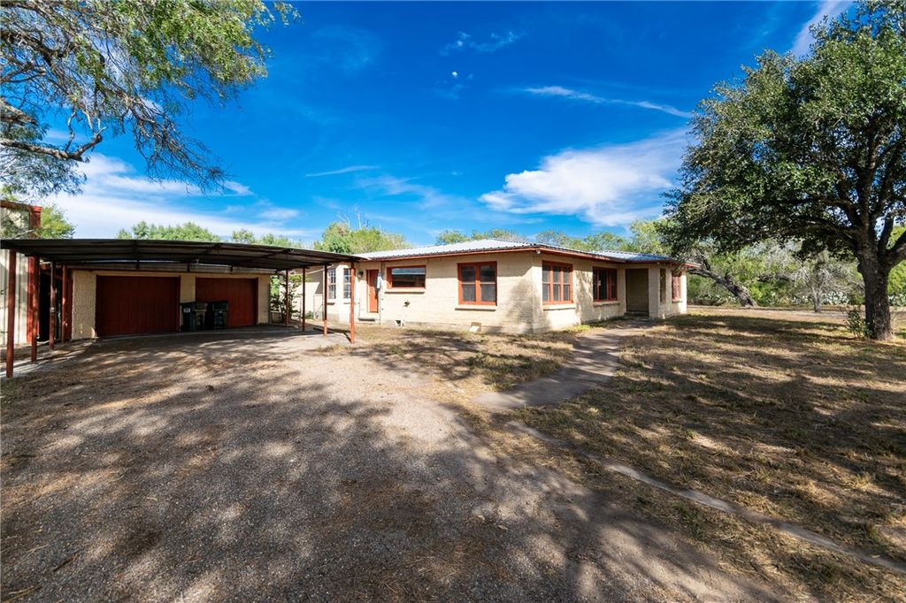 3867 Highway 59, George West, TX 78022