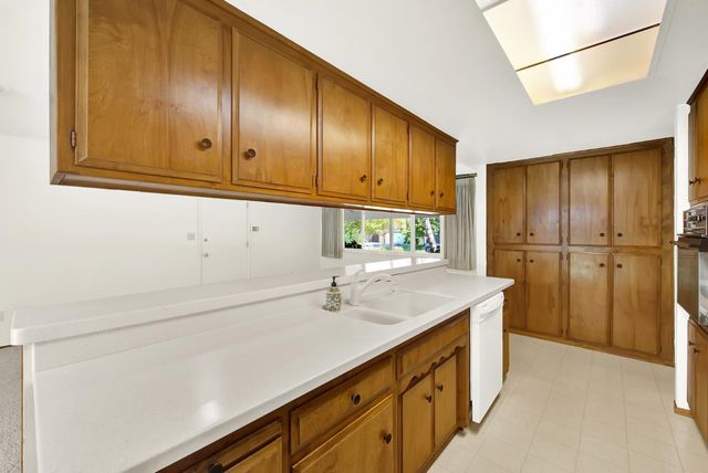8182 Niessen Way, Fair Oaks, CA 95628