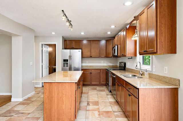 2800 32nd Avenue NE, Saint Anthony, MN 55418