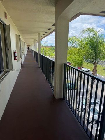 1600 SW 127th Way 401C, Pembroke Pines, FL 33027