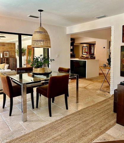 825 N Bel Air Dr, Plantation, FL 33317