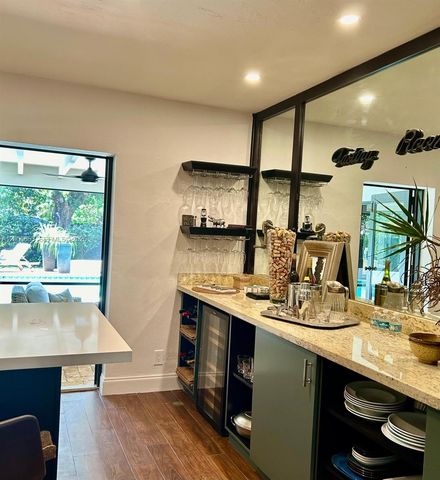825 N Bel Air Dr, Plantation, FL 33317