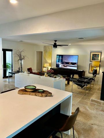 825 N Bel Air Dr, Plantation, FL 33317