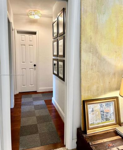 825 N Bel Air Dr, Plantation, FL 33317