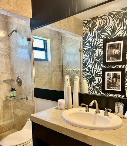 825 N Bel Air Dr, Plantation, FL 33317